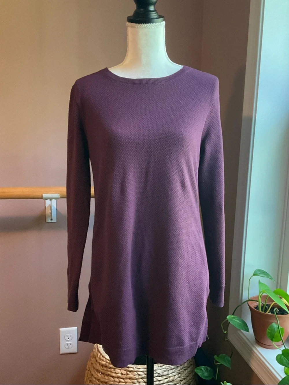 Duluth burgundy sweater M